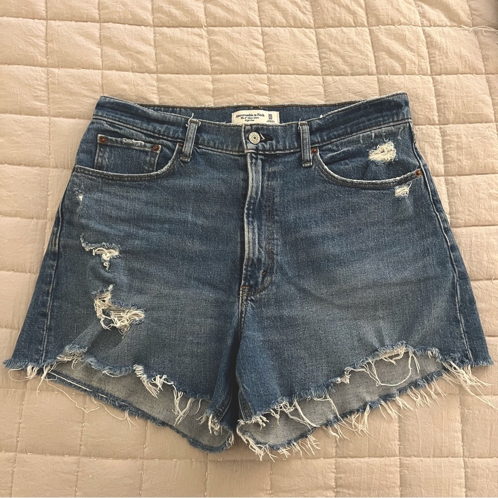 Abercrombie 4 inch Mom Short - Curve Love